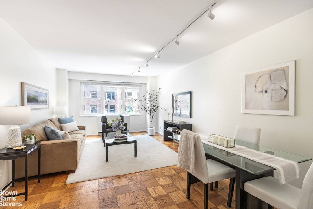 CONTRACT IS OUTThis one bedroom, one bathroom condominium in a full service luxury building has everything you need !