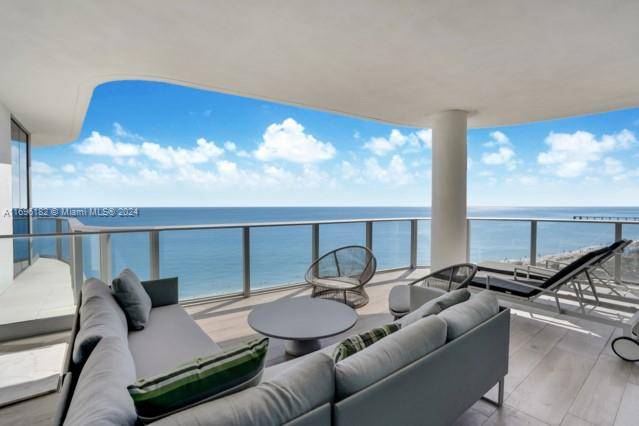 Located in the iconic Oceanfront Chateau on Collins Avenue !