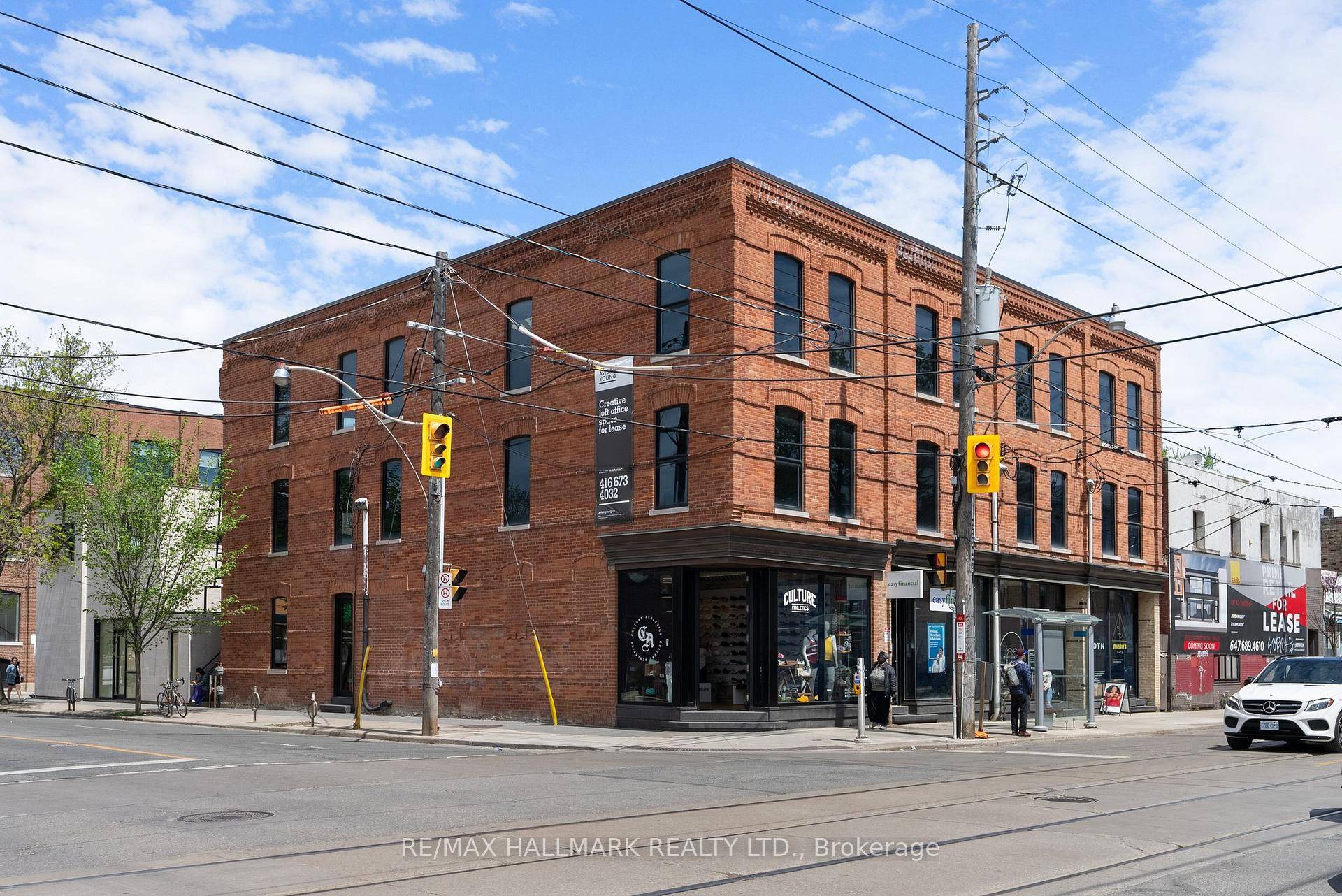 Step into this amazing suite in the vibrant Queen East neighborhood, offering 1070Sqft.