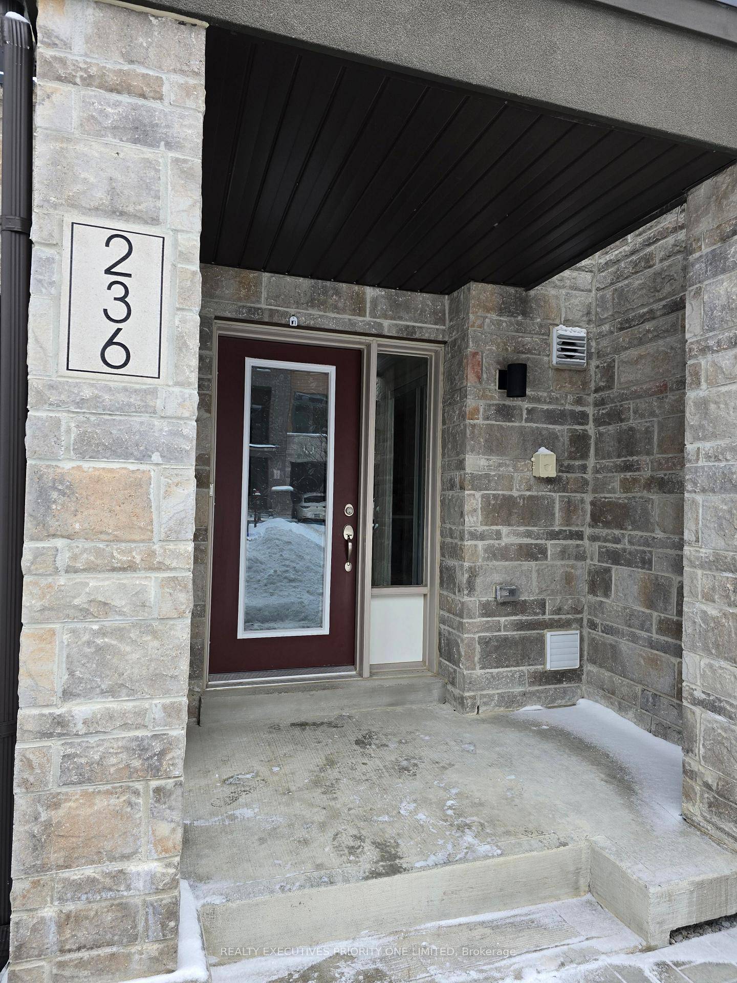Here Is A Stunning Modern Design Freehold Townhouse By Sundial Homes In The Trendy High Demand Neighborhood Of Newmarket.