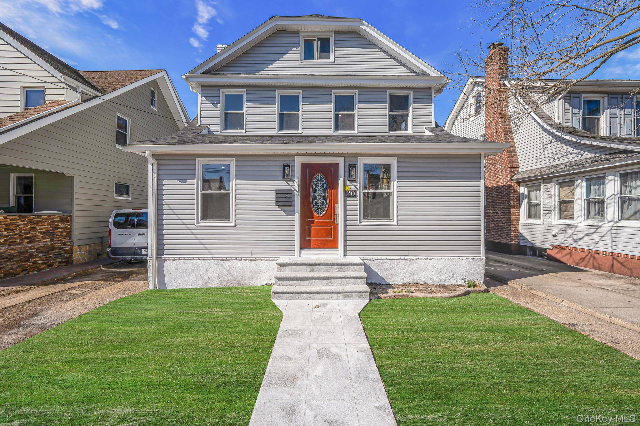 Welcome to this beautiful 4 bedroom and 4 bathroom house in the heart of Floral Park.