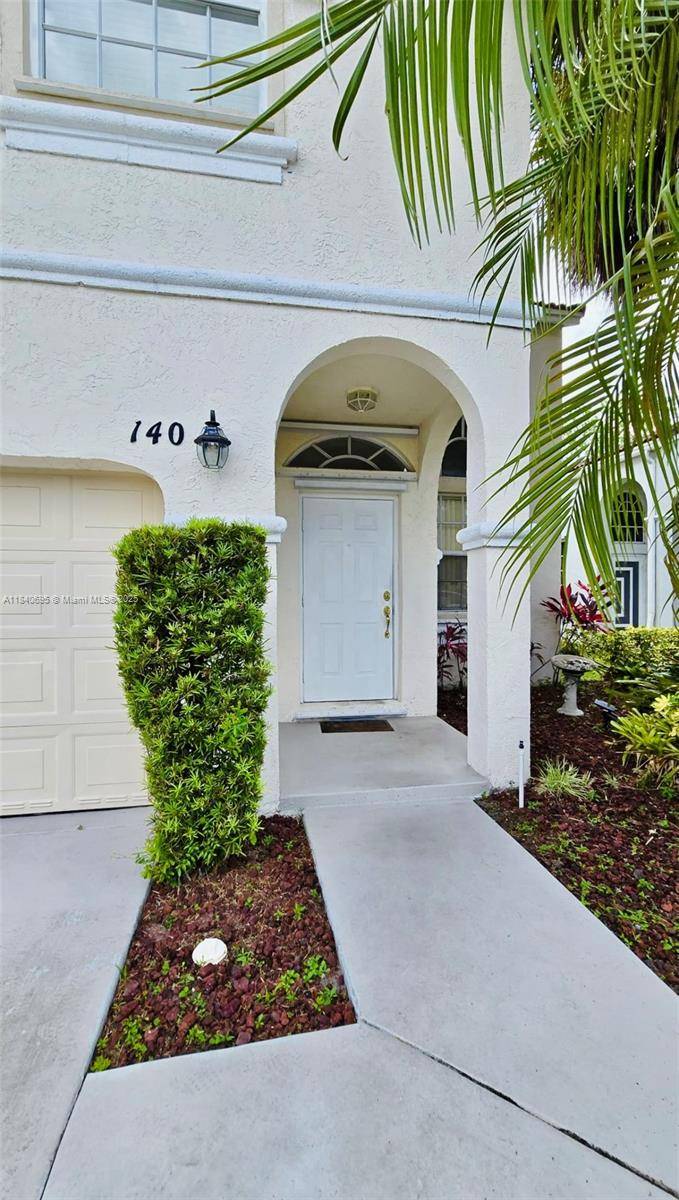 4 bedroom, 3 bathroom home located in an exclusive, quiet, and secure residential neighborhood, ideal for families seeking comfort, privacy, and quality of life.