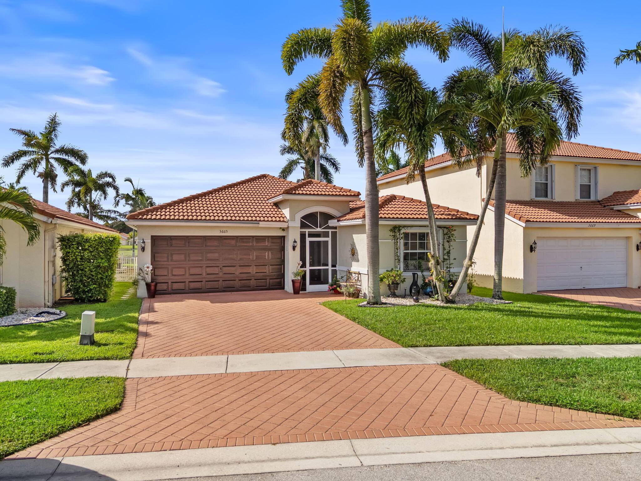Welcome to this beautifully maintained 3 bedroom, 2 bathroom single family home in the sought after community of Grans Isles in Wellington.