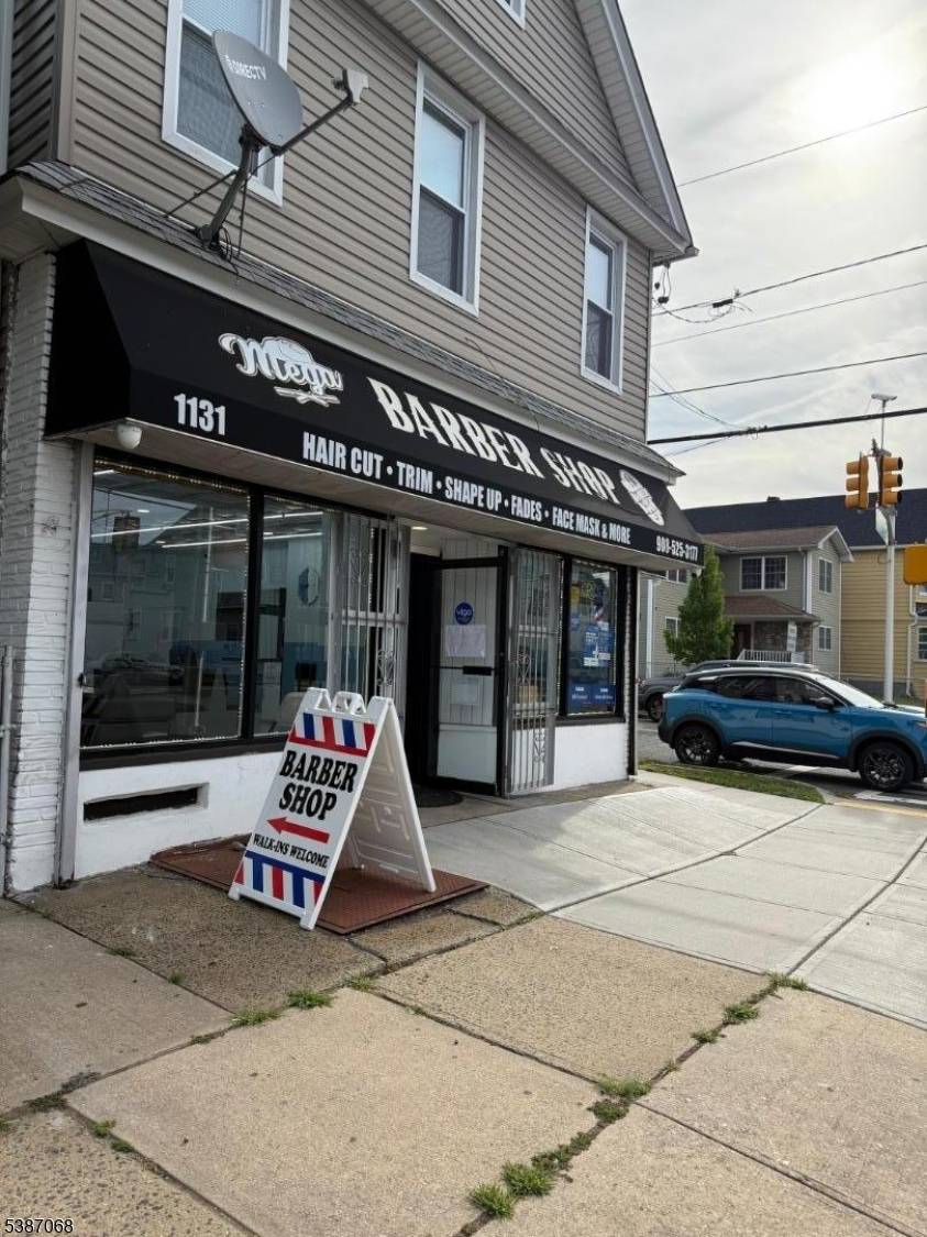 This is a great investment opportunity fully equipped with everything you need to operate your business !