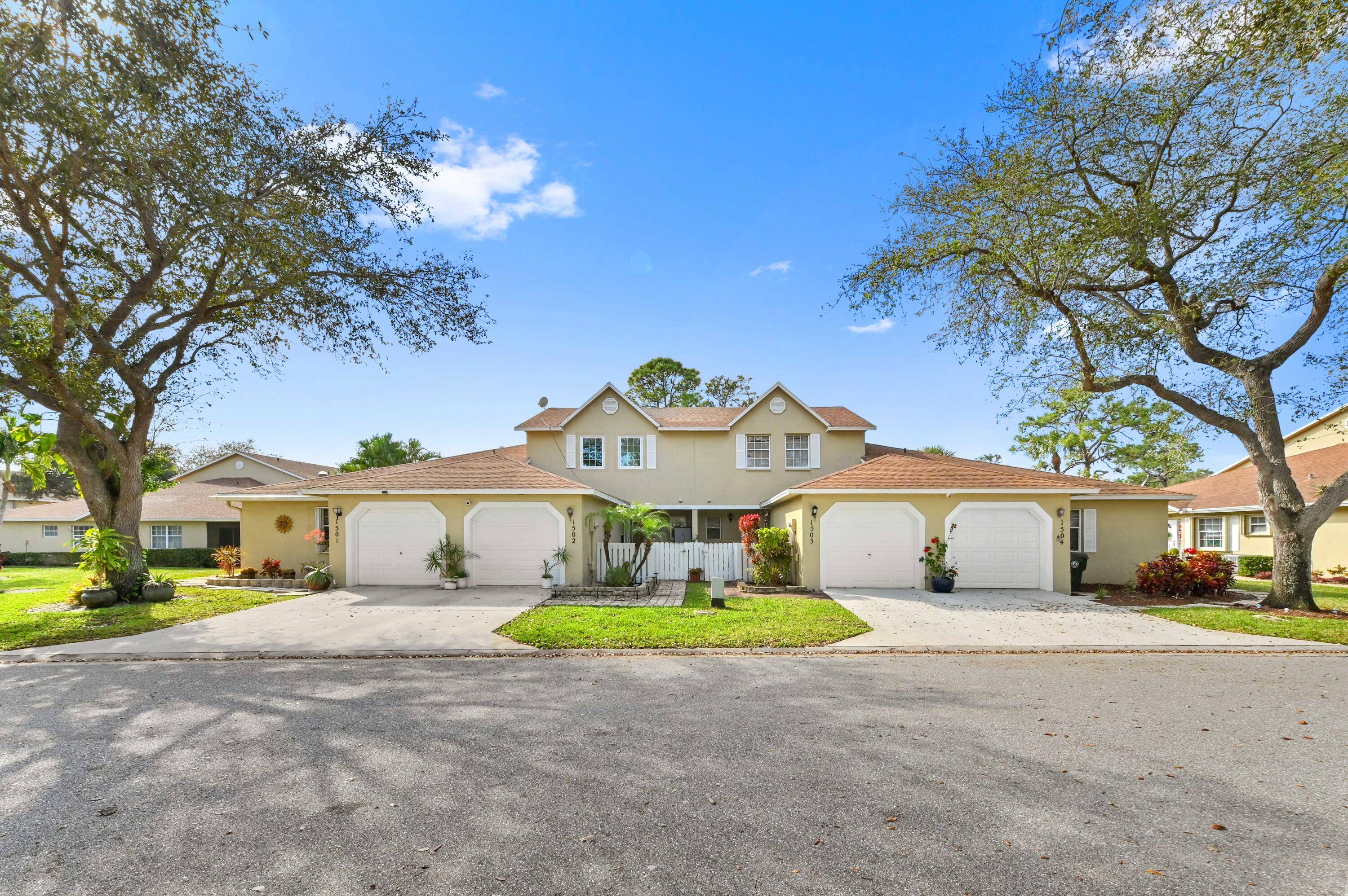 Welcome to this inviting 2 bedroom, 2 bathroom townhouse located in the highly sought after Joggers Run community.