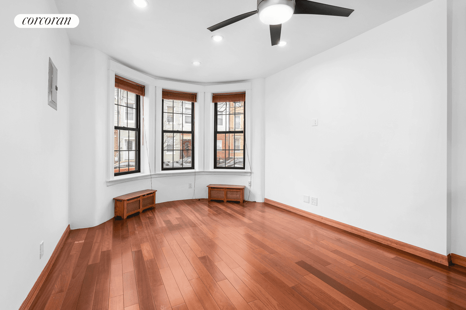 Beautiful 2 bedroom 1 bath in the Ridgewood Historic district with condo level finishes.