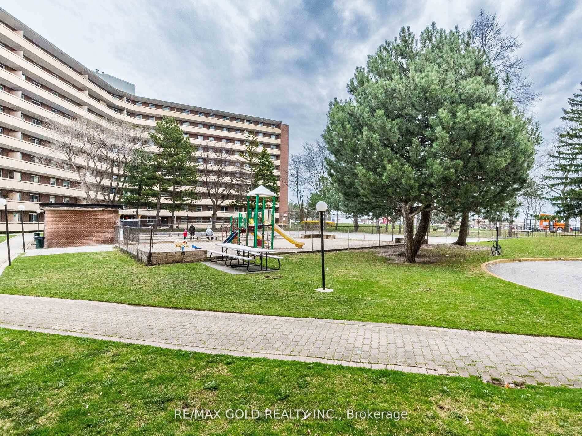 Prime Location with All Inclusive Maintenance !
