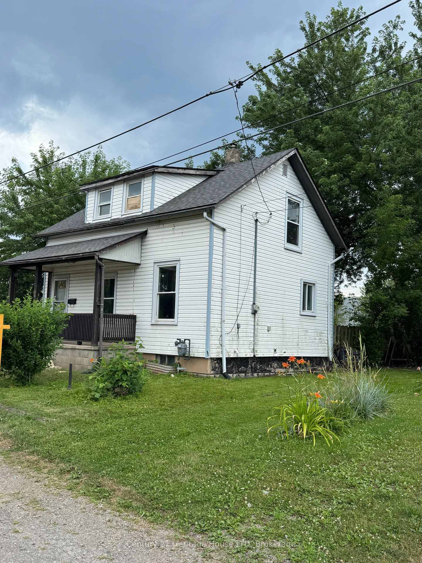 ATTN INVESTORS 4193 MUIR AVE IS VACANT amp ; NEEDS EXTENSIVE RENO.