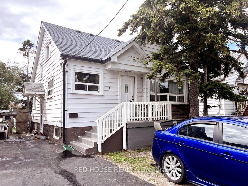 Deep Lot ! Spacious Detached Home in Great Neighbourhood, 4 Beds on 2nd Spacious Den on Main Floor, Could be a 5th Bedroom, Separate Entrance to Basement Apartment w Kitchen, ...