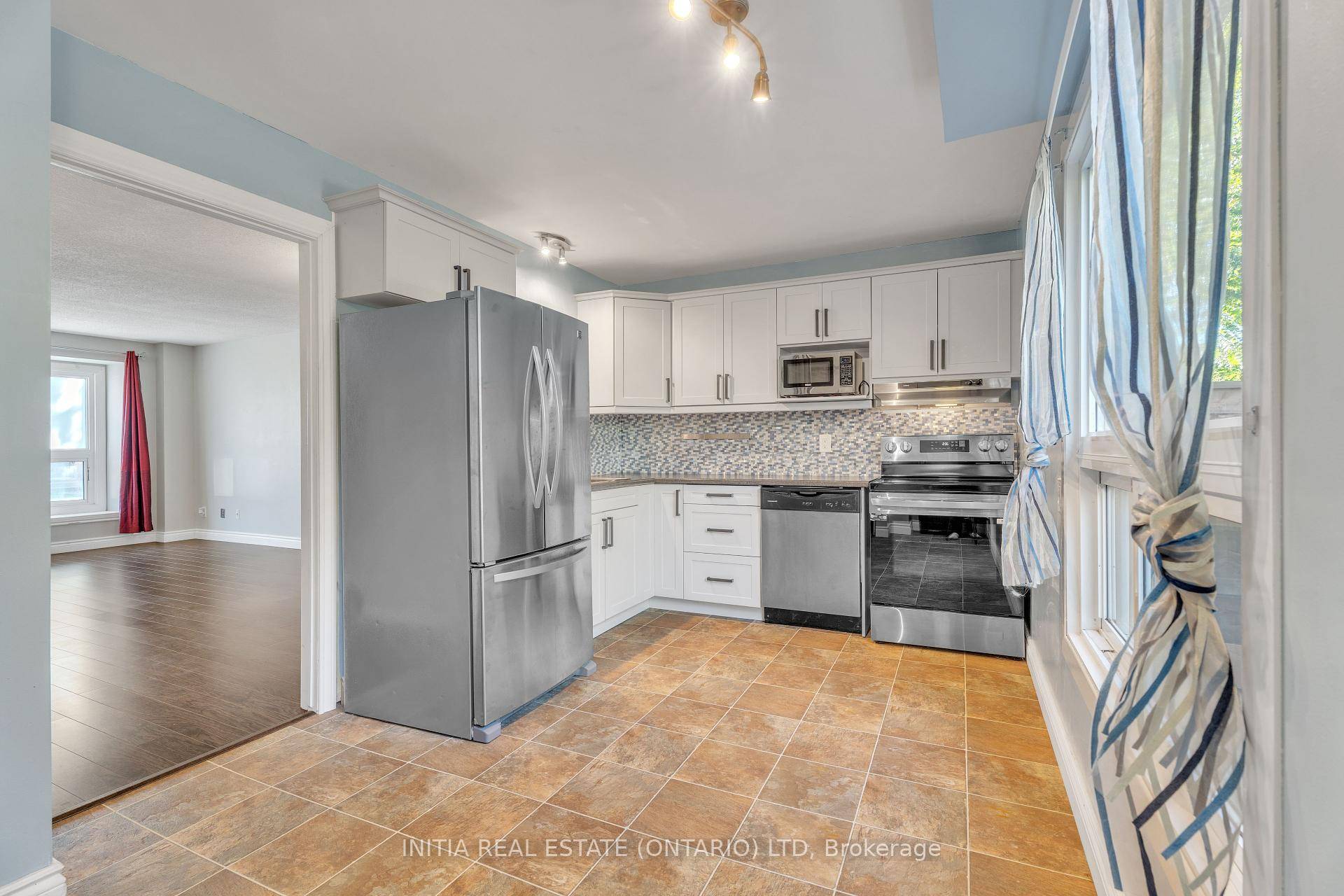 North East London End Unit Townhouse !