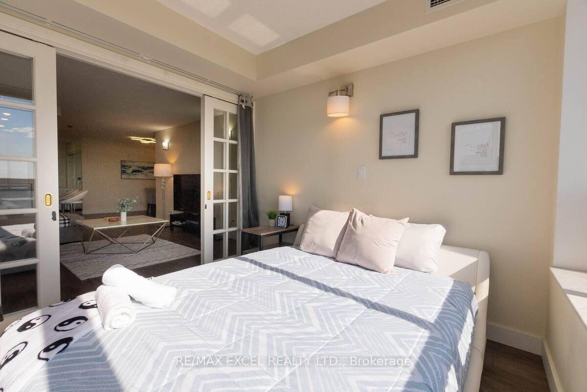 A Must See ! Sunfilled, Move In Ready Corner Unit Built By Top Builder Tridel !