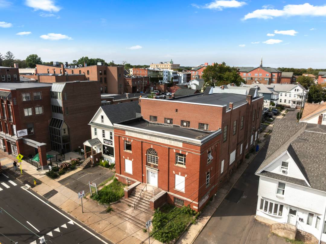 In the heart of Middletown and within walking distance to countless amenities 54 Washington Street offers both location and opportunity.