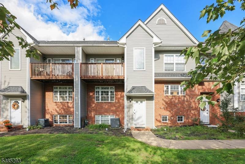 Townhouse with 3 levels, close to heart of town.