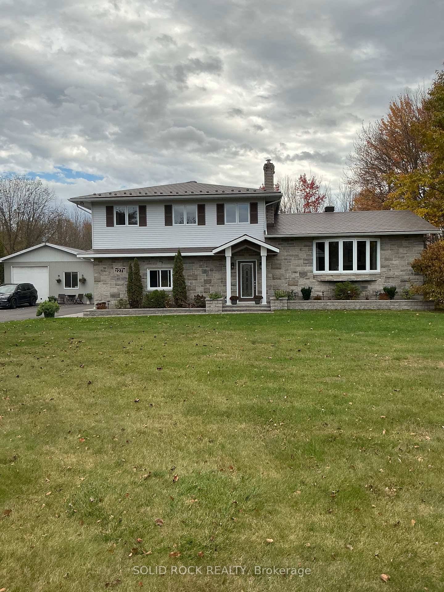Dream Country Property Just 15 Minutes from Ottawa !