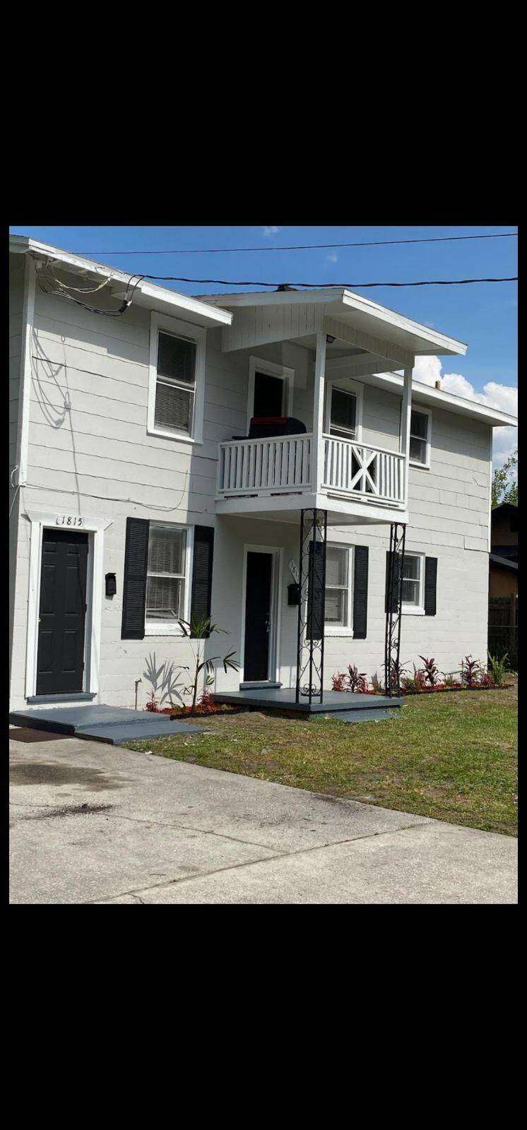 Well maintained duplex in a great location !