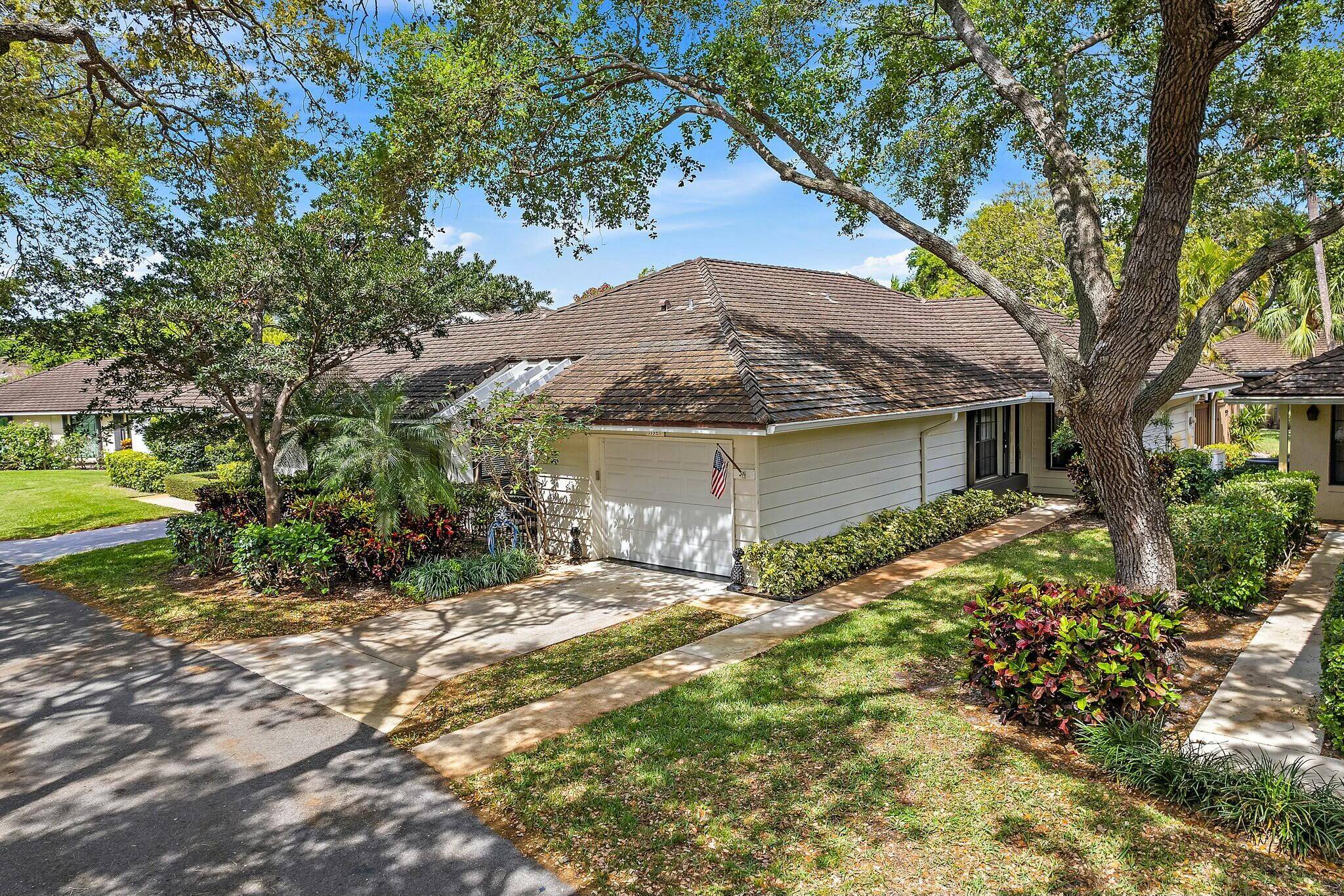 Nestled on a quiet cul de sac beneath the oaks, a tranquil, carefree lifestyle awaits in this updated one level three bedroom villa, with private garage, in gated Twelve Oaks ...