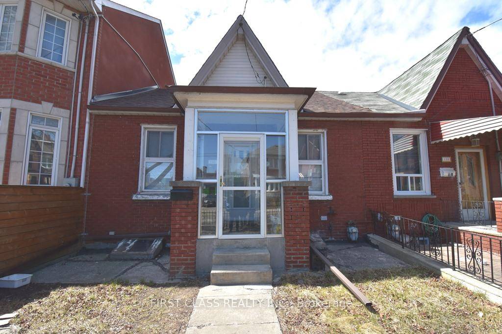 3BR 2BA Gem in Downtown Toronto CN Tower Views.