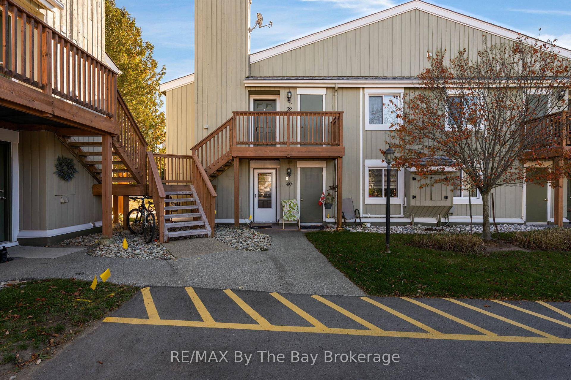 Welcome Home to 19 Dawson Drive, Unit 39 Located In The Beautiful Town of Collingwood.