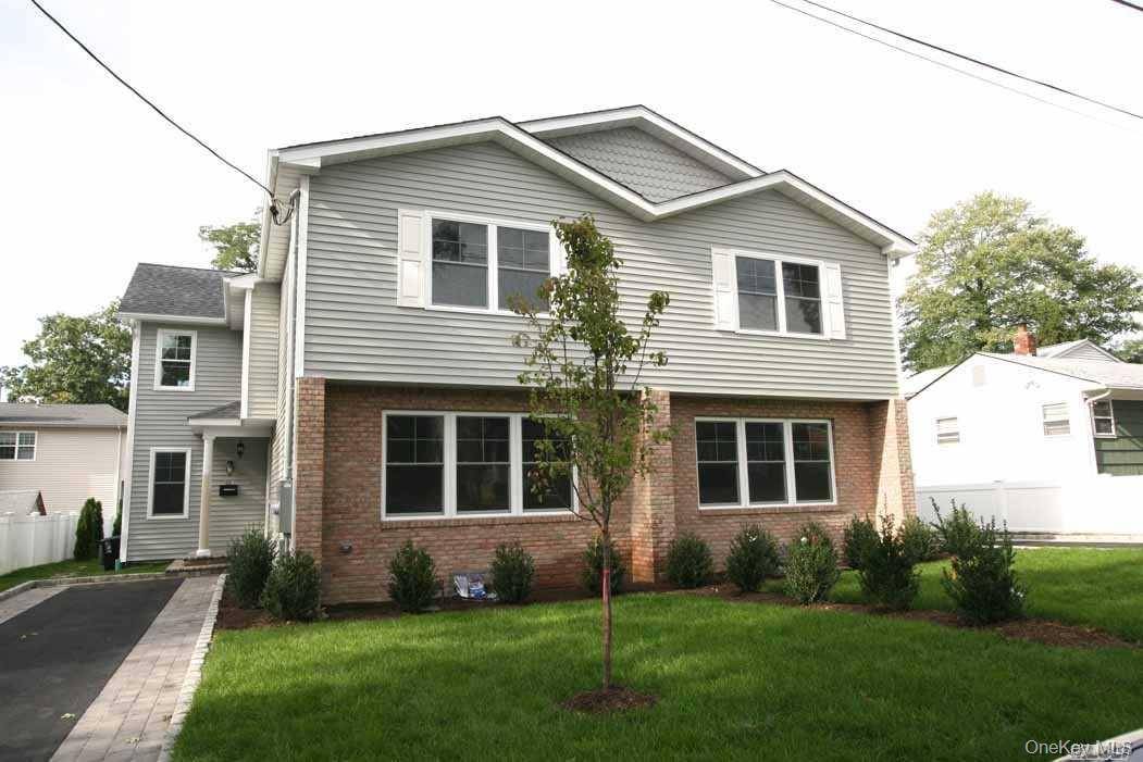 Luxury Duplex in Manhasset Isle featuring 4 bedrooms amp ; 2.