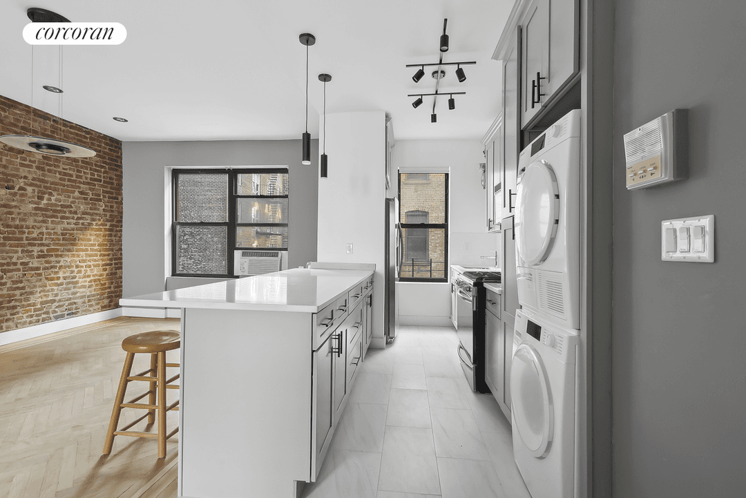 BACK ON THE MARKET WITH A BRAND NEW KITCHEN, RENOVATED DECEMBER 2024, WITH WASHER AND DRYER !