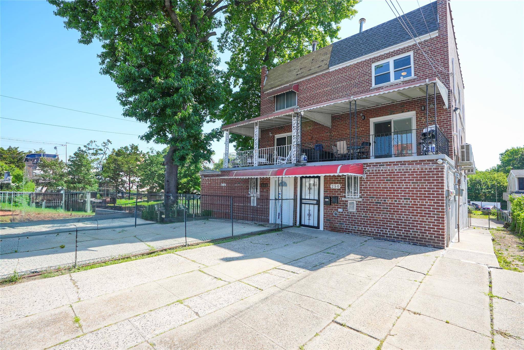 Welcome to 250 Newman Ave !