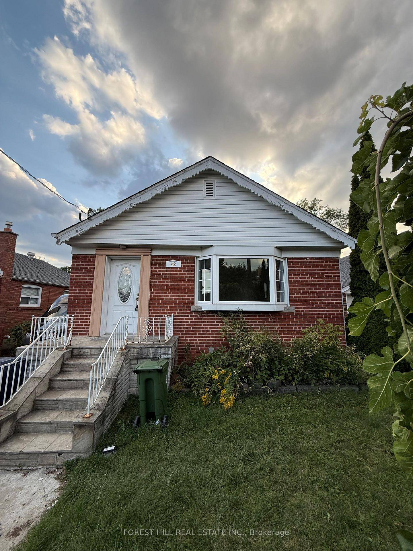 Newly renovated with ensuite washer and dryer, second bathroom in Primary bedroom.
