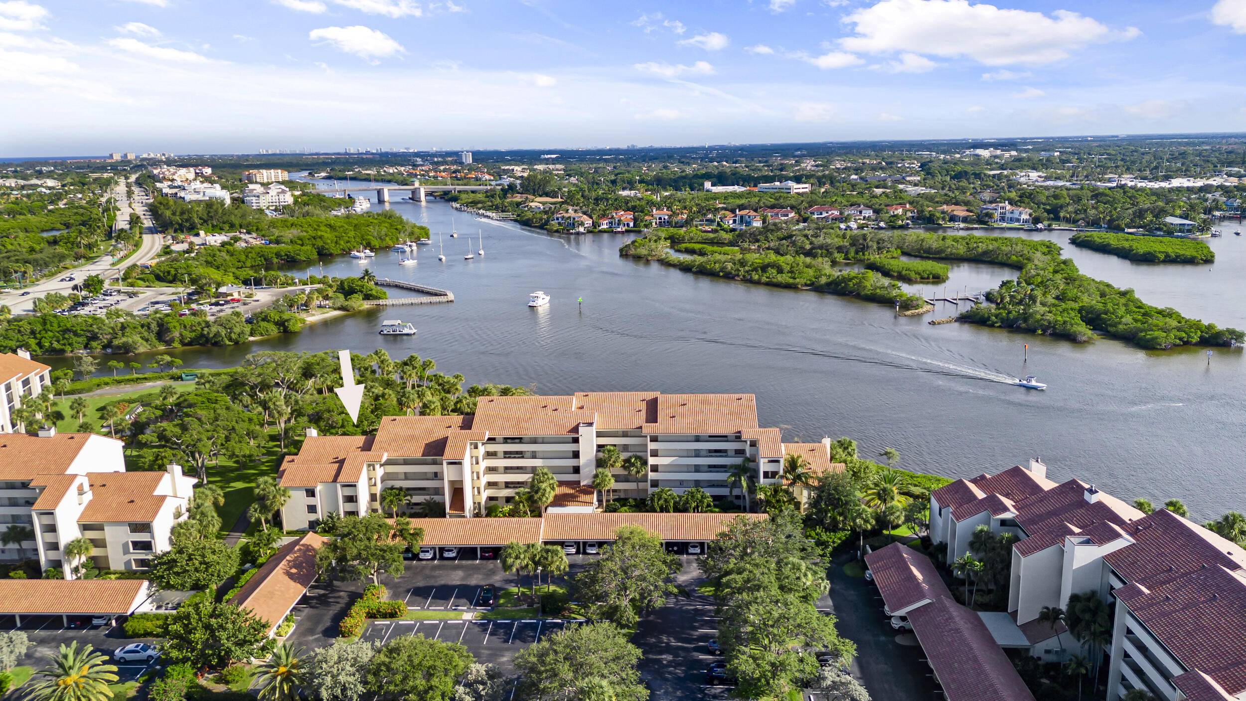 Beautiful, Intracoastal View, Jupiter Harbour condo.
