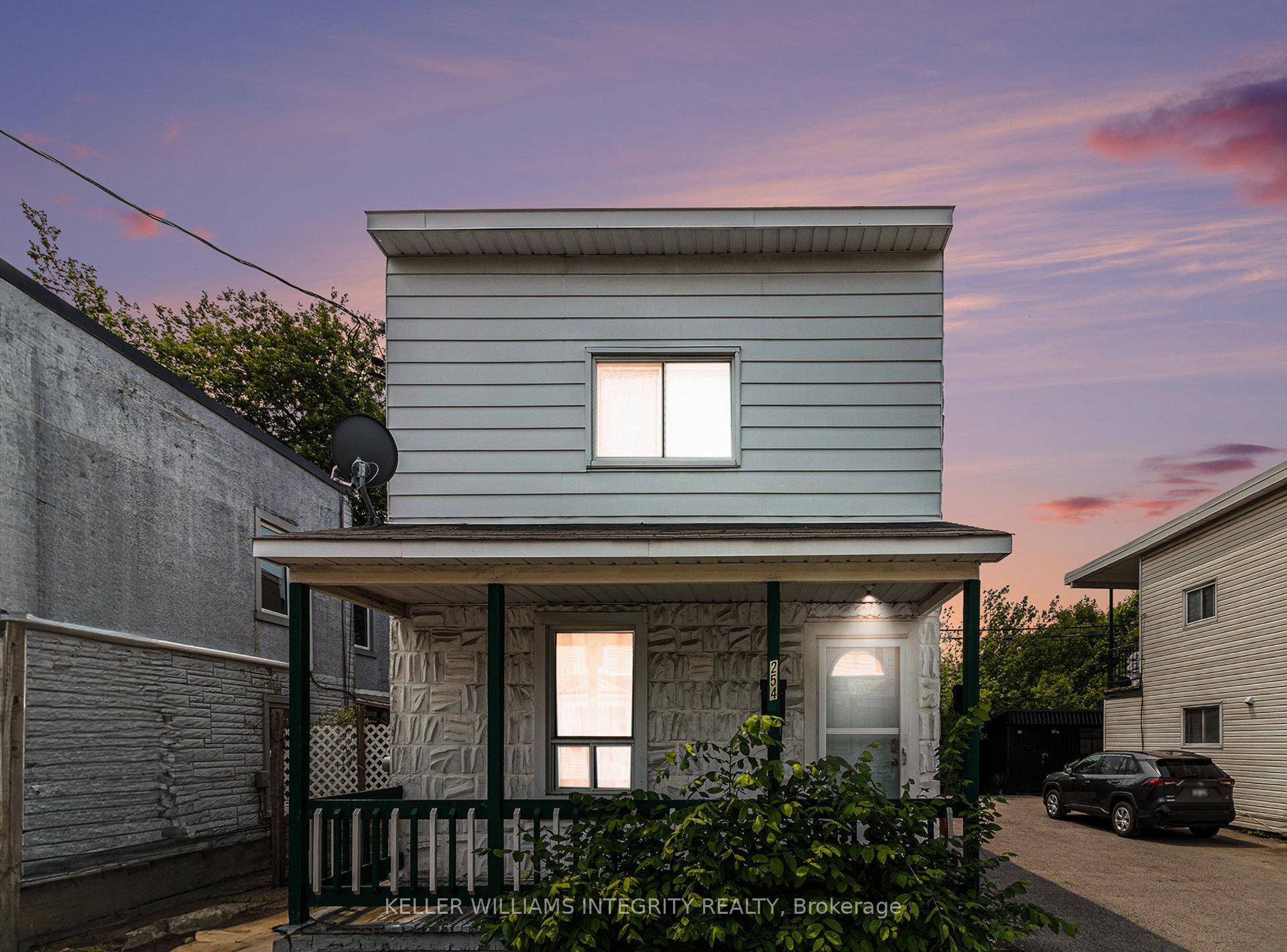 Charming Downtown Duplex with so much potential !