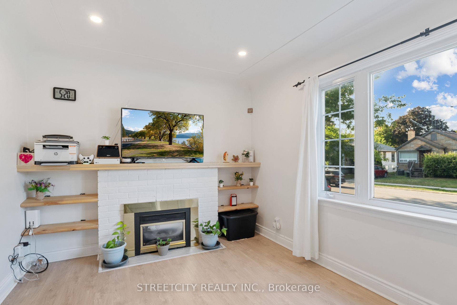 Welcome to 445 Mornington Ave in the desirable neighborhood of Carling Heights !