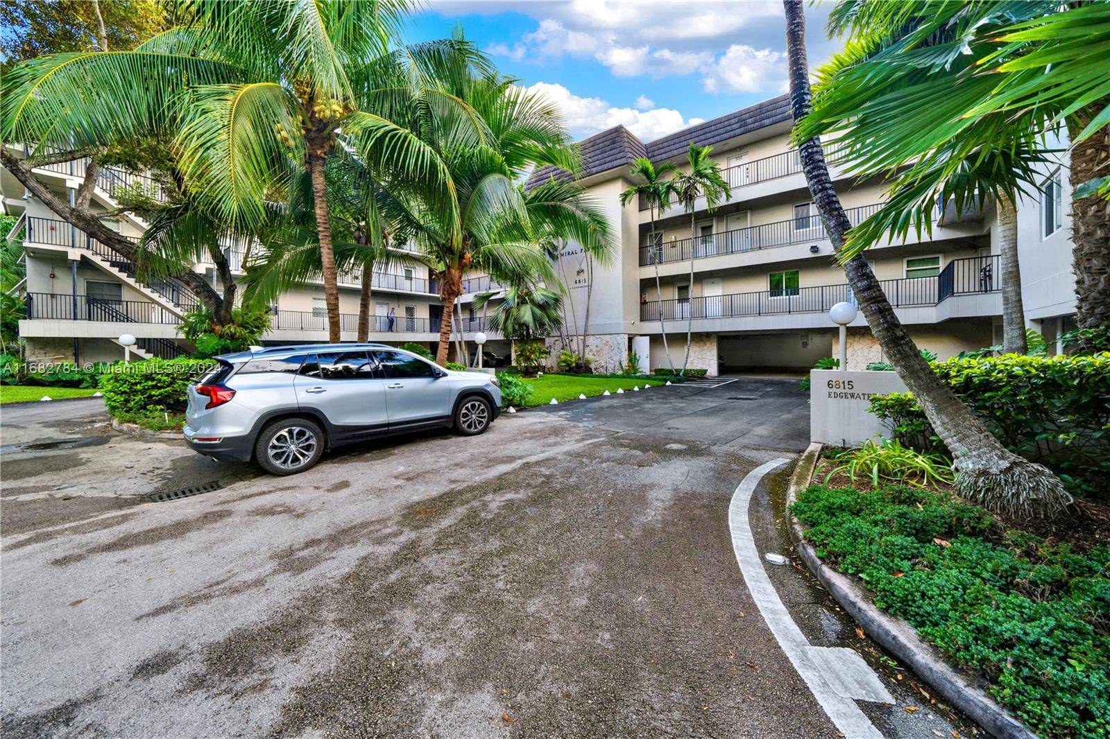 Extraordinary opportunity to own a waterfront unit in Coral Gables no bridges to the Bay.