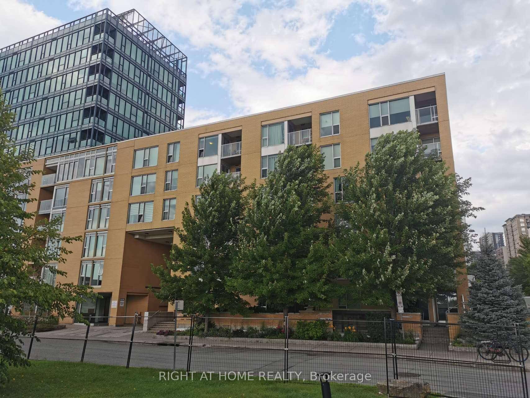 Rare Ground Floor Condo with Private Patio in Lebreton Flats !