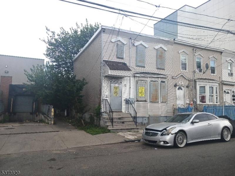 Investor Opportunity 2 Unit Home with Income Potential !