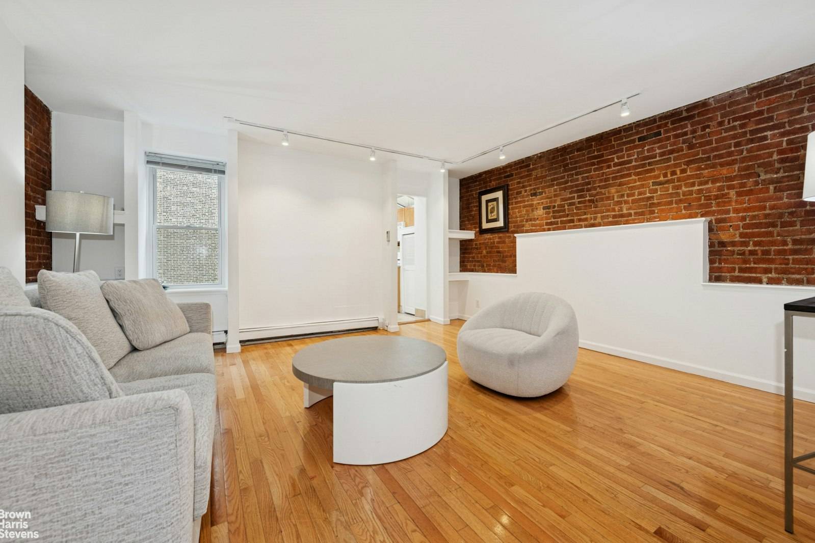 NEW TO MARKET Charming Brownstone Apartment In the heart of Murray Hill, 131 East 39th Street is a four story renovated brownstone that includes one duplex and three floor thru ...