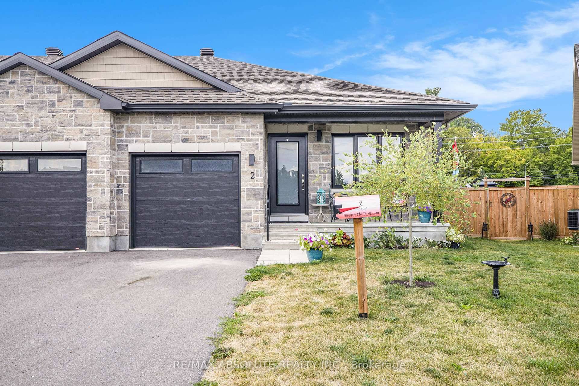Welcome to this bright and inviting 2 bedroom, 2 bathroom, end unit bungalow in the charming Town of Arnprior !
