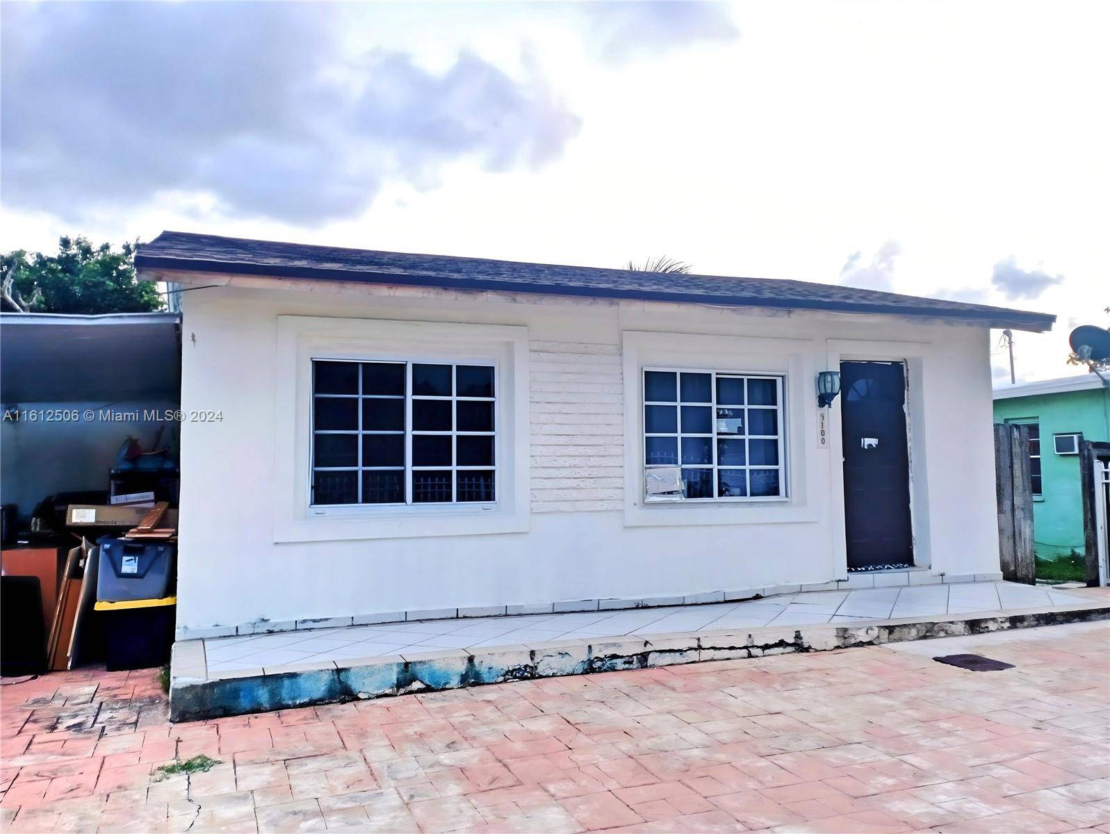 Calling Investors ! ! ! Great opportunity to own a CORNER DUPLEX with a 100 functional POOL.