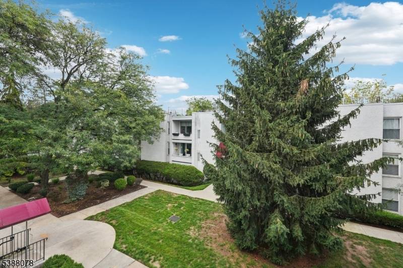 This top floor condo is the light filled fresh start you've been waiting for !
