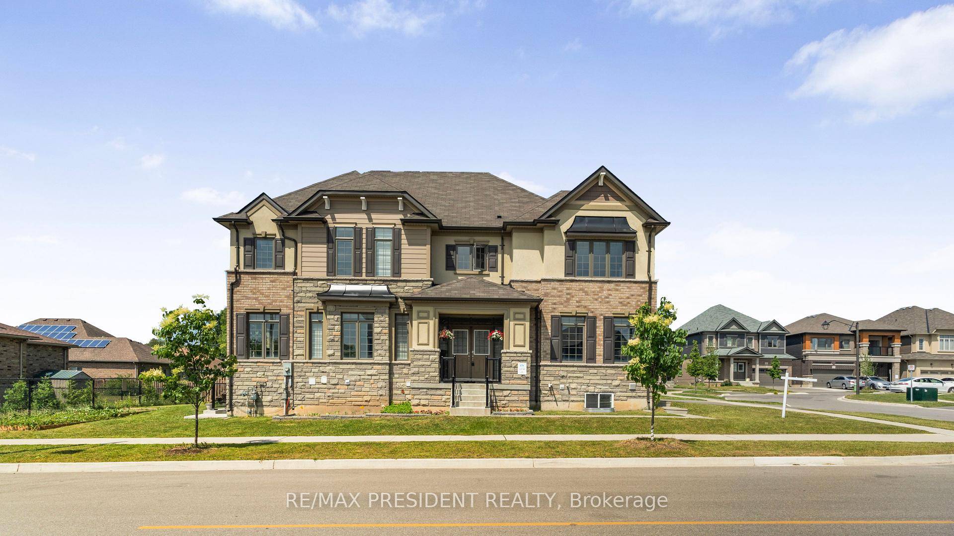 Absolutely stunning and fully upgraded detached home on a 3, 500 sq ft corner lot in Brantview Heights, just 2 minutes from the highway and the closest Brantford location to ...