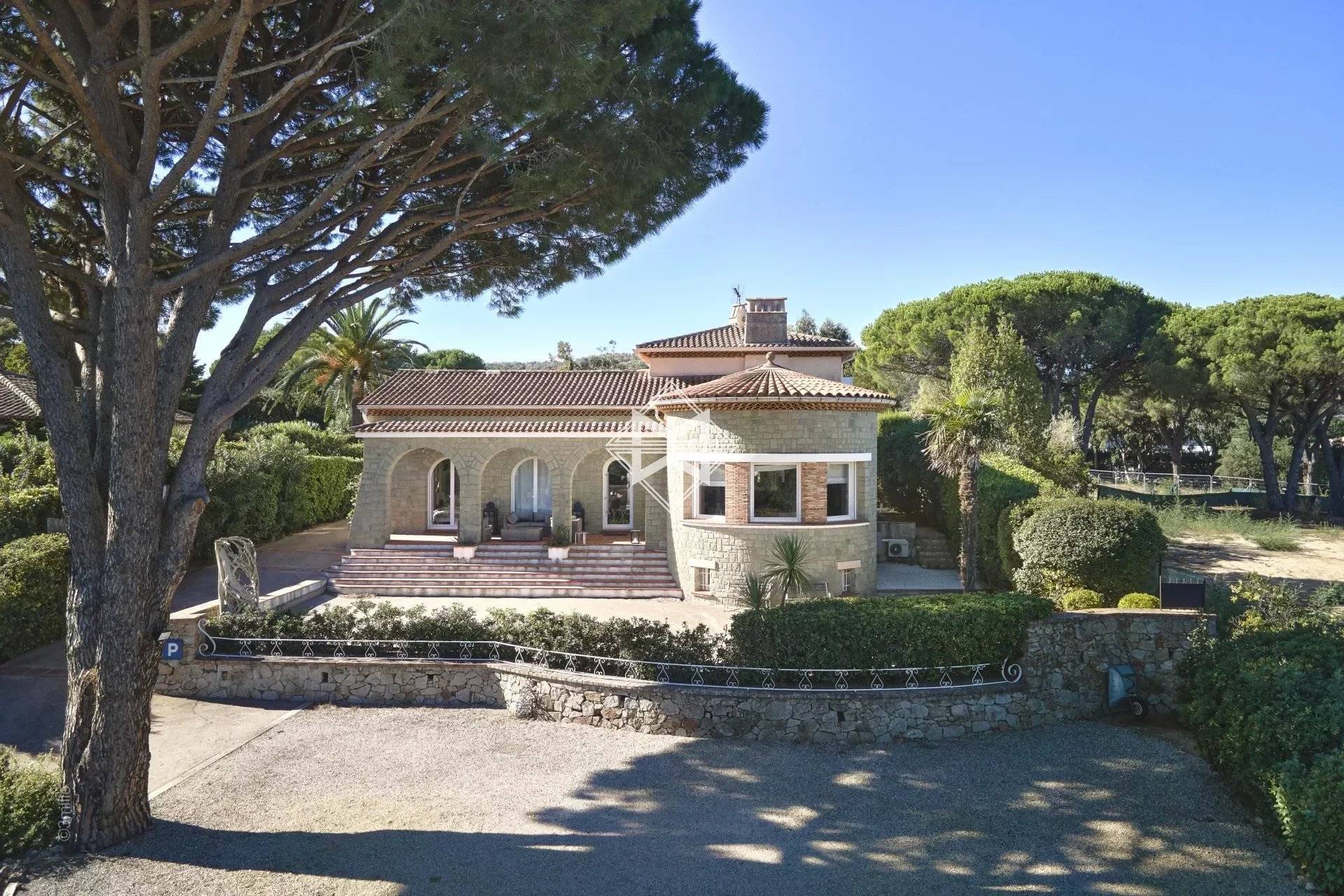 Few steps from the village of Saint Tropez - Closed domain