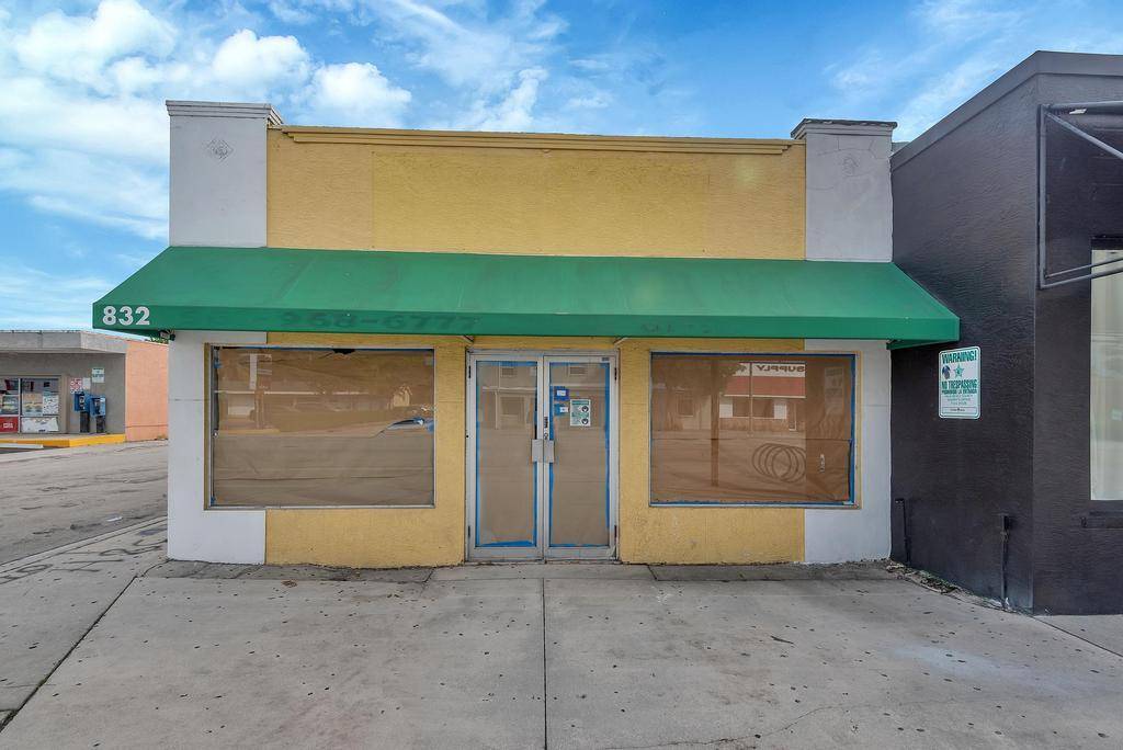 840 square foot corner location on the east side of North Dixie Highway.