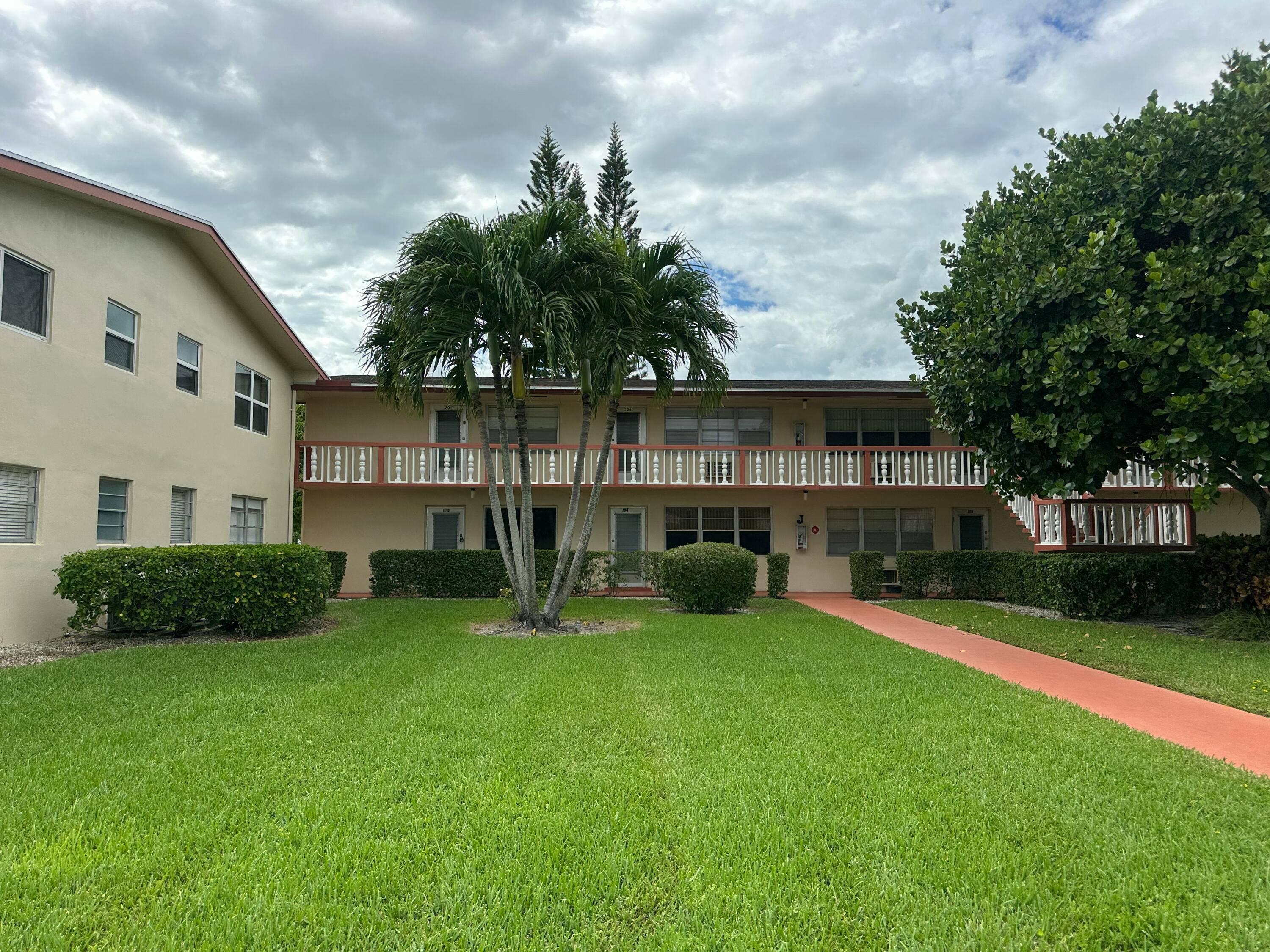 Rare to the market in Century Village, FIRST FLOOR CORNER UNIT located in Chatham J.