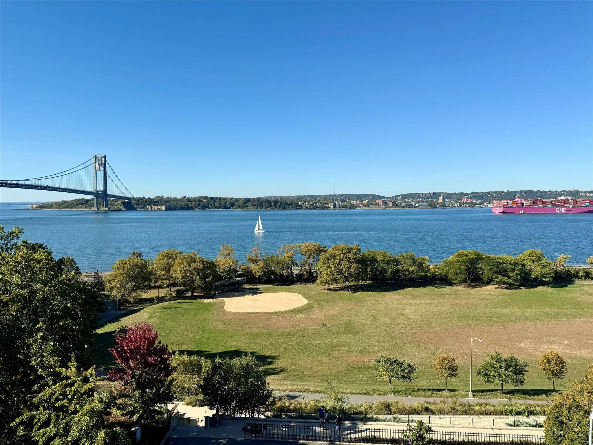 Enjoy panoramic views and sunsets in this airy, sun drenched 2 bedroom corner pre war gem, a rare in unit washer dryer grandfathered, parquet floors and a renovated kitchen with ...