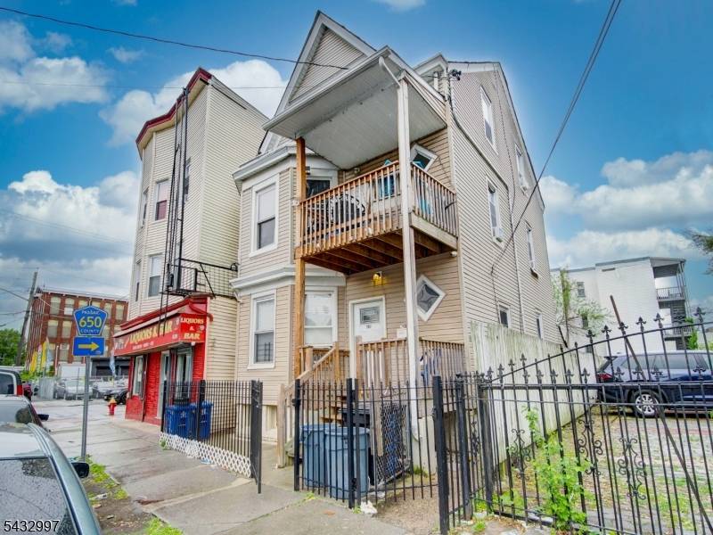 WELL MAINTAINED 3 UNIT multi in a highly accessible part of town !