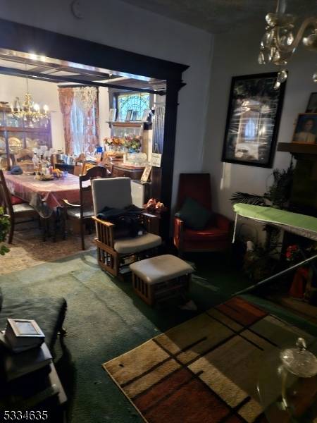 SPACIOUS 2 UNIT HOUSE WITH 2 BONUS BEDROOMS FOR THE 2ND FLOOR UNIT LOCATED ON THE 3RD FLOOR.