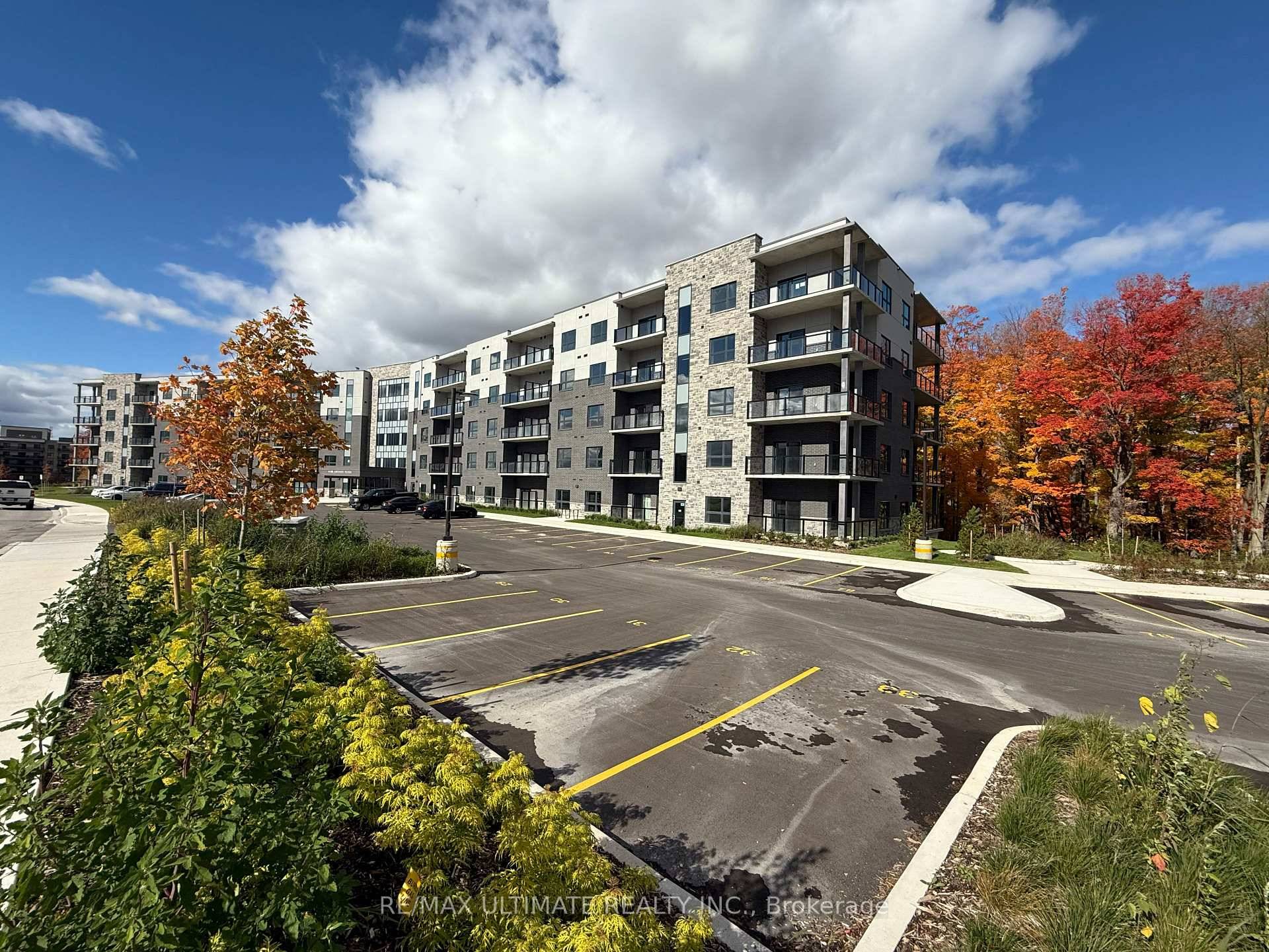 Experience Upscale Urban Living In This Beautifully Finished Unit Featuring 9' Ceilings And Floor To Ceiling Windows That Fill The Space With Natural Light And Offer Spectacular Views.