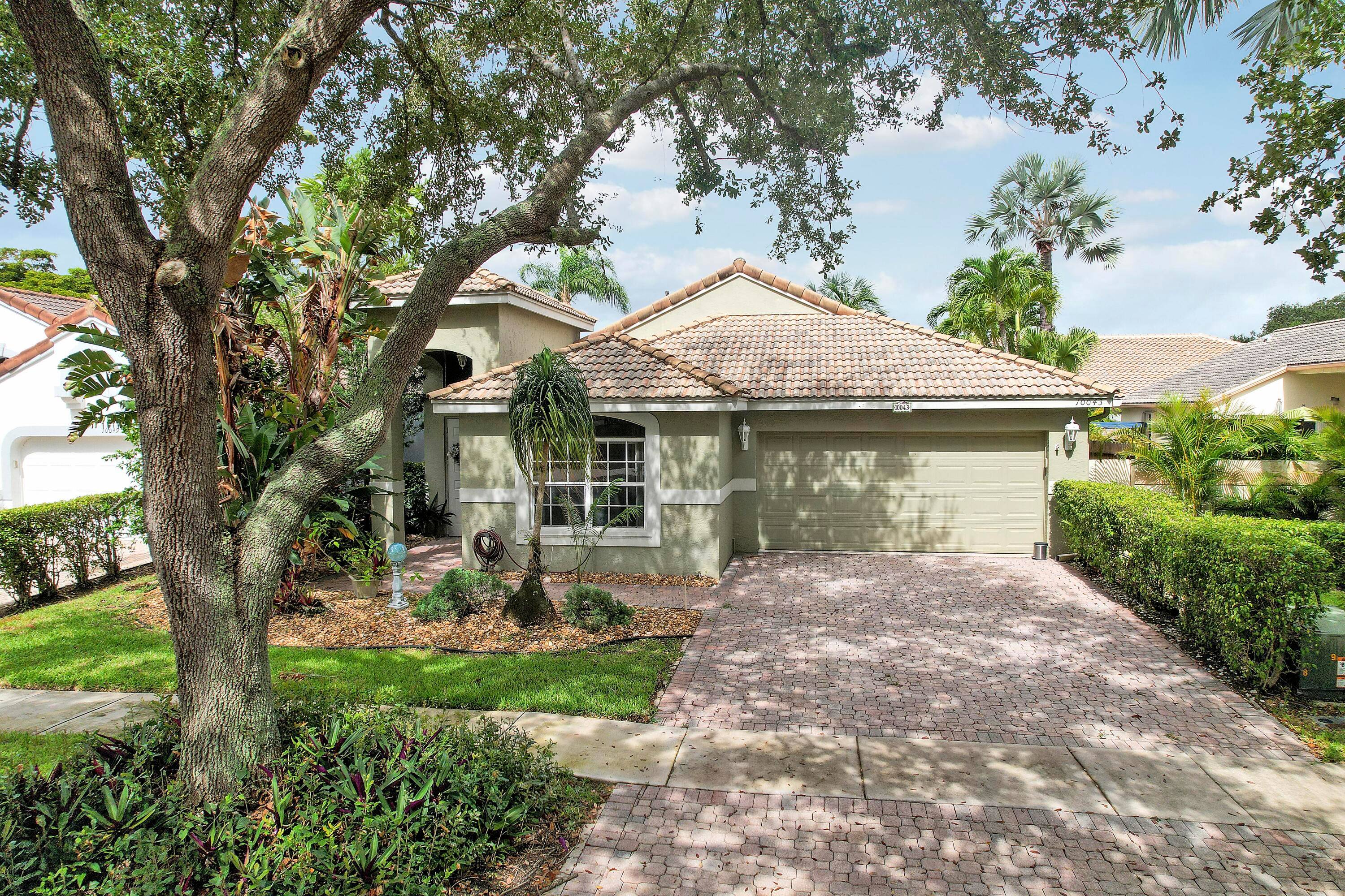 Lovely 3BD 3BA pool home in the sought after 55 community of The Club at Indian Lakes.