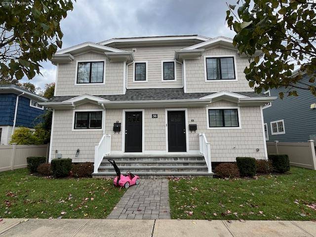 Built in 2020, this Duplex Home in Manorhaven is Close to School, Shopping and Park.