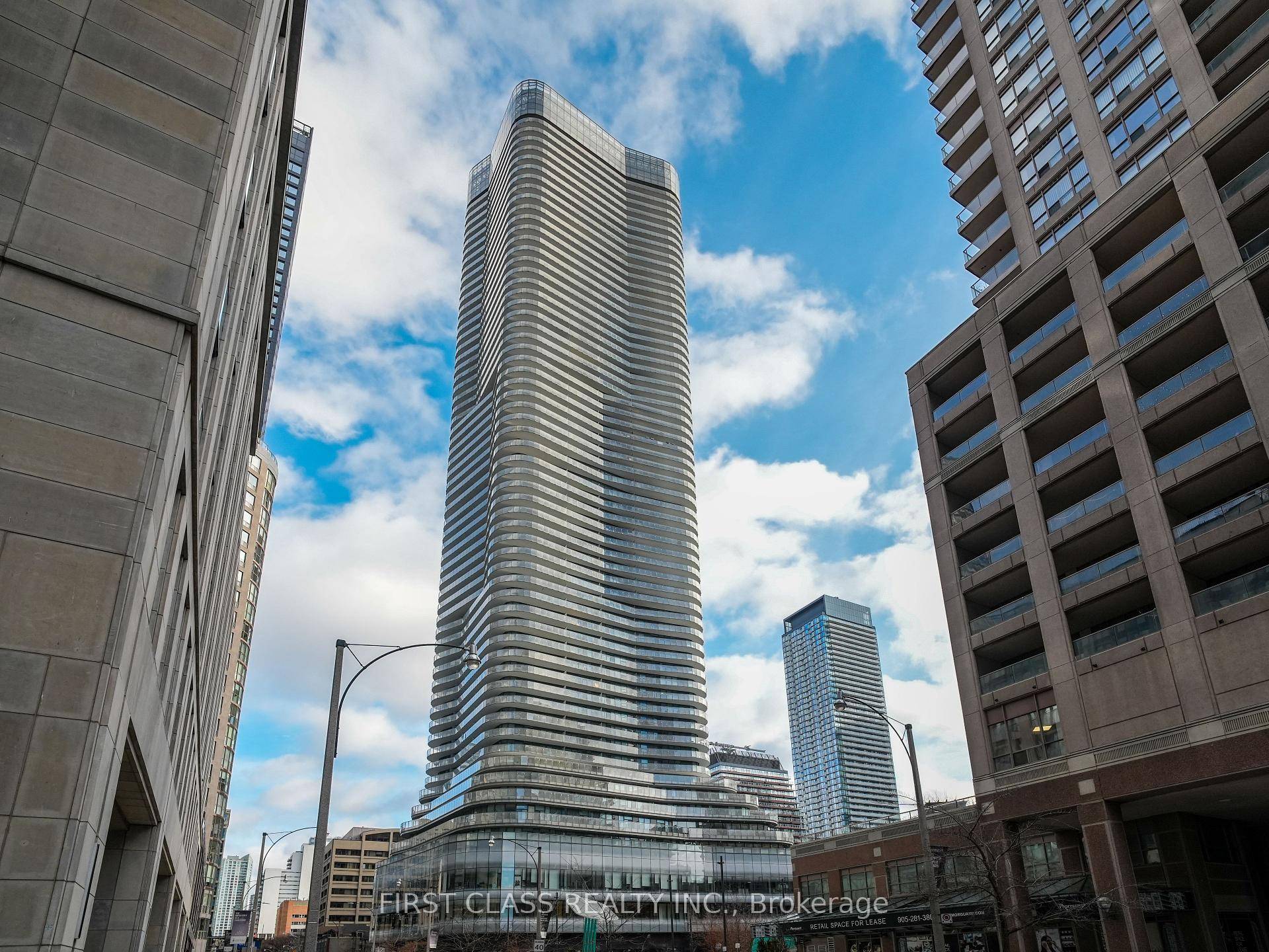 Luxury Condo In Prestigious Downtown Wellesley On The Park Central Downtown.