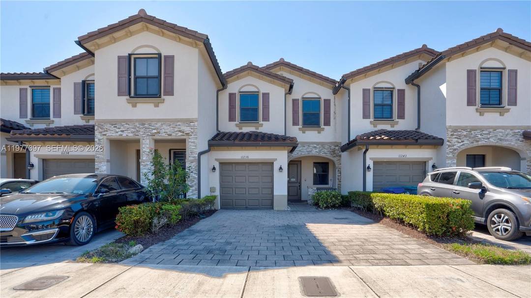 Spacious 3BR 2. 5BA Townhome in desirable Isola Community !