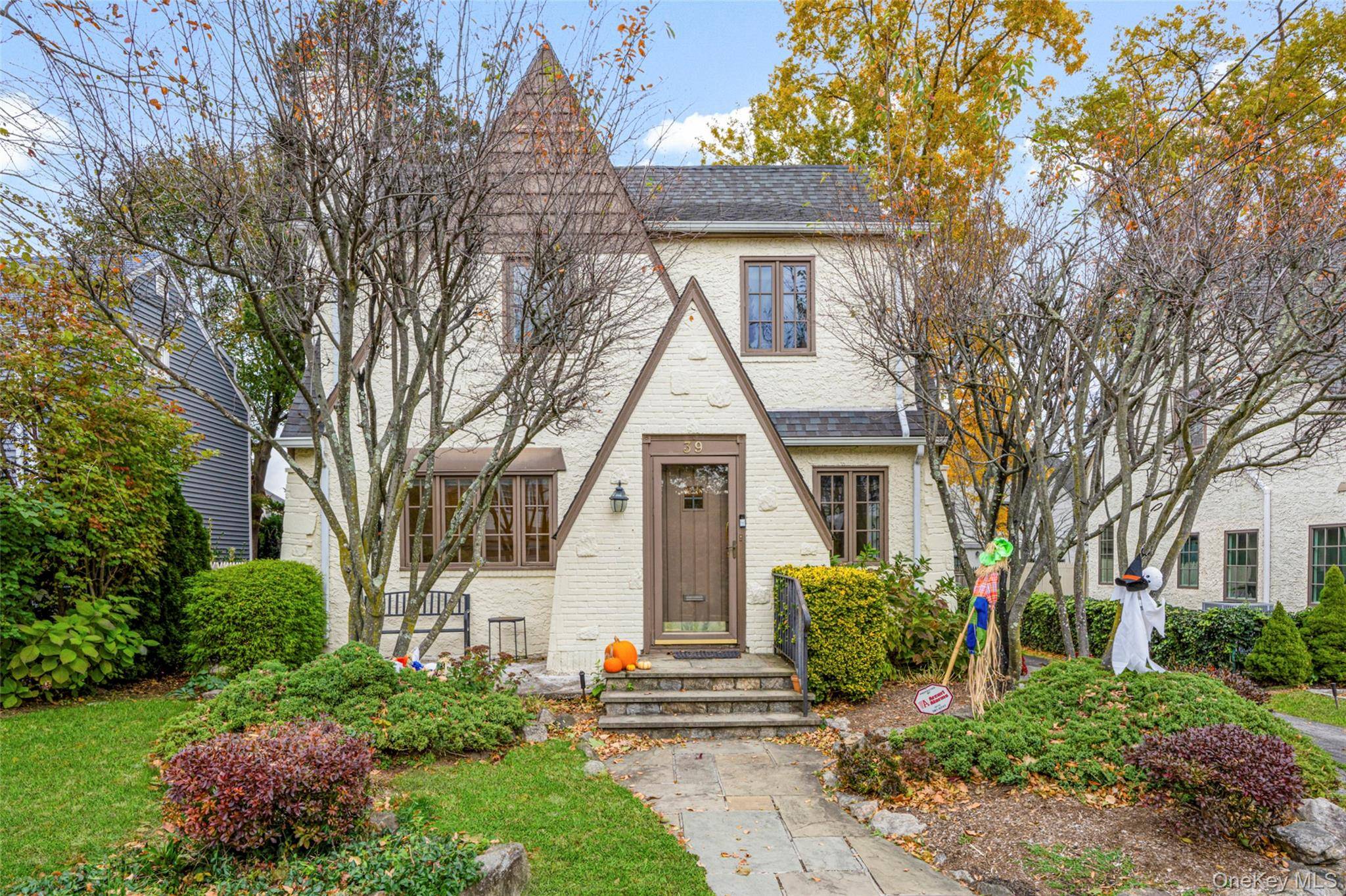 Welcome to 39 Hillcrest Avenue !