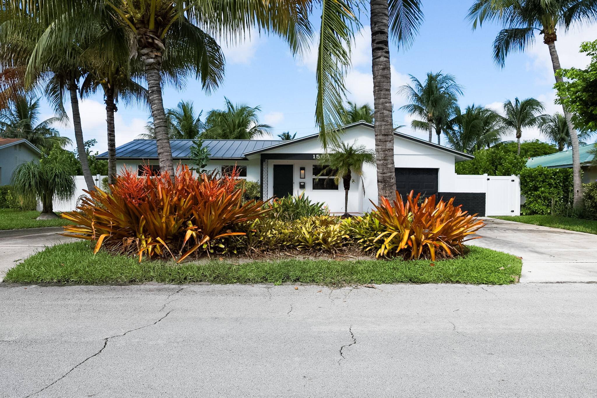 Tucked away on a charming, tree lined street just over a mile from Delray's vibrant Atlantic Avenue, this sun filled Lake Ida bungalow blends comfort, style, and Florida living at ...